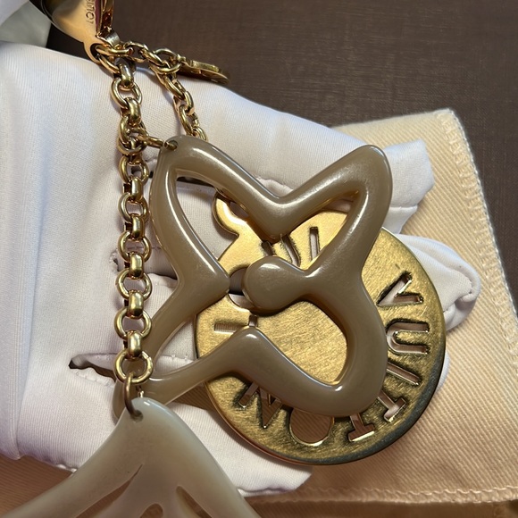 Louis Vuitton Women's Keychain/Bag Charm Beige Brown Gold with Box & Dust Bag - Picture 15 of 17